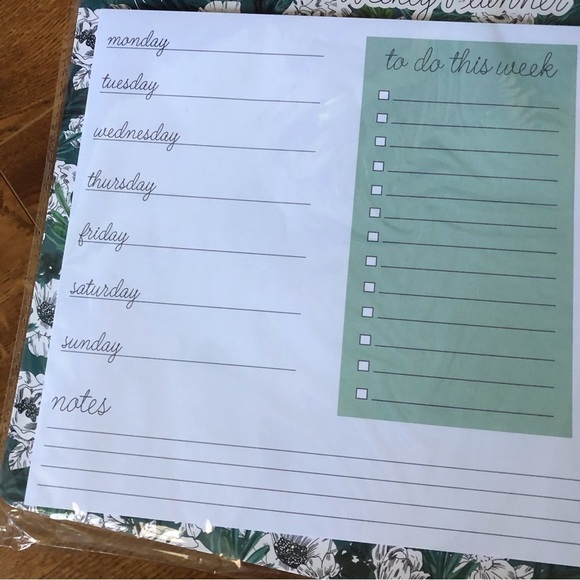 Undated weekly calendar with notes - Picture 2 of 4